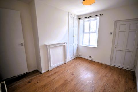 1 bedroom terraced house to rent, 8 Garden St, Edentown, CA3