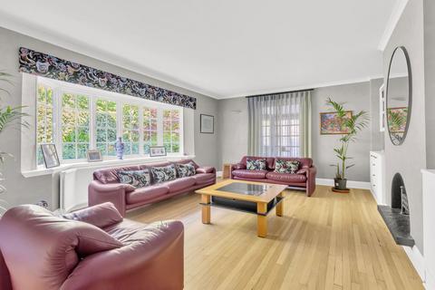 undefined, Totteridge Lane, London N20