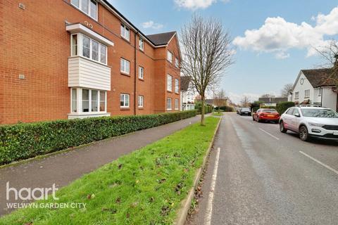 Layton Street, Welwyn Garden City