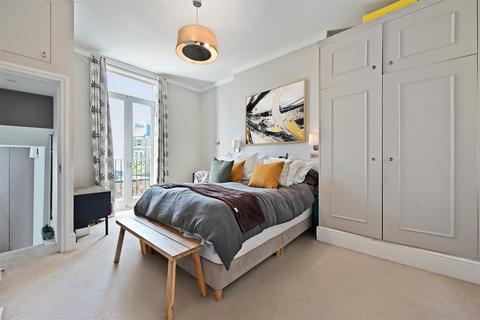Flat C, 15 Bolingbroke Road, London, W14 0AJ