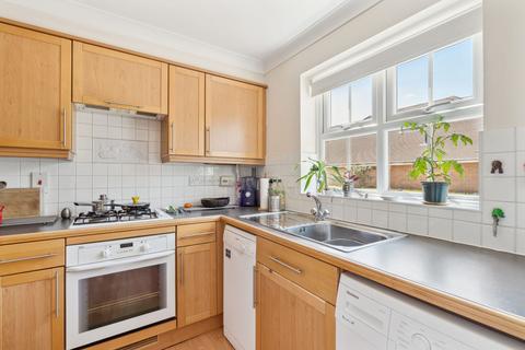 2, Grosvenor Cottages Wycombe End, Beaconsfield, HP9 1LY