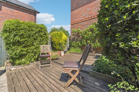2, Grosvenor Cottages Wycombe End, Beaconsfield, HP9 1LY