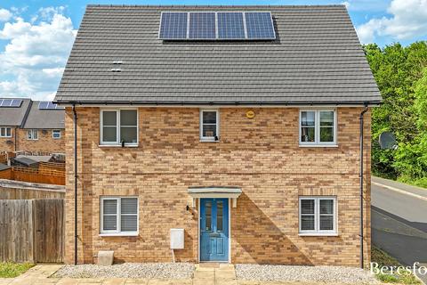 2 Meadfarm Close, Romford, RM3 9FJ