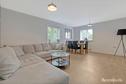 2 Meadfarm Close, Romford, RM3 9FJ