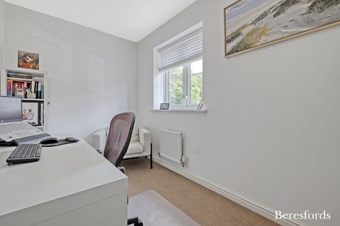 2 Meadfarm Close, Romford, RM3 9FJ