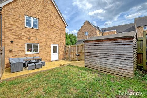 2 Meadfarm Close, Romford, RM3 9FJ