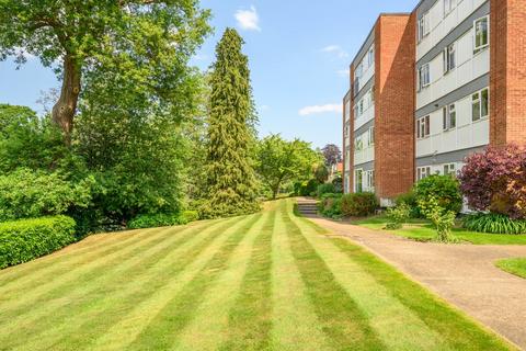 2 bedroom apartment for sale, Berkeley Court, WEYBRIDGE, KT13