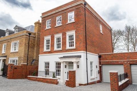 undefined, Brunswick Gardens, 31 Chilbolton Avenue, Winchester, Hampshire, SO22