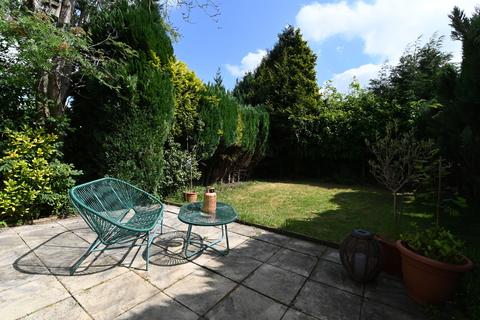40 Agecroft Road, Pendlebury, Manchester, M27 8UE