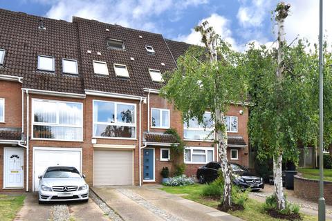 15 Romney Drive, Bromley, BR1 2TE