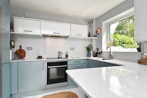 15 Romney Drive, Bromley, BR1 2TE
