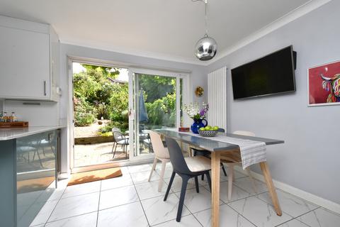 15 Romney Drive, Bromley, BR1 2TE