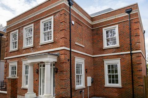 undefined, Brunswick Gardens, 31 Chilbolton Avenue, Winchester, Hampshire, SO22