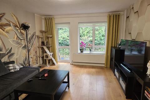 120 Abbeyfields Close, London, NW10 7EG