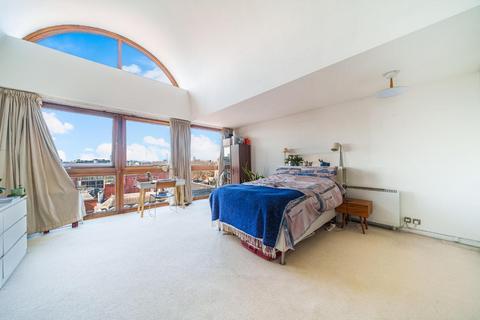 1 bedroom flat for sale, John Trundle Highwalk, Barbican, London, EC2Y