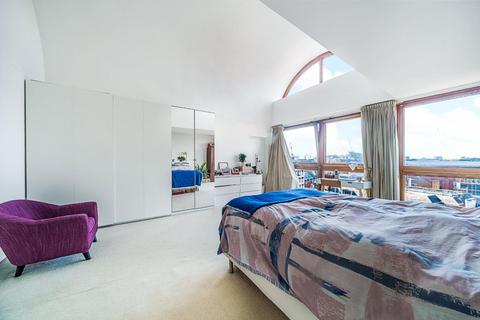 1 bedroom flat for sale, John Trundle Highwalk, Barbican, London, EC2Y