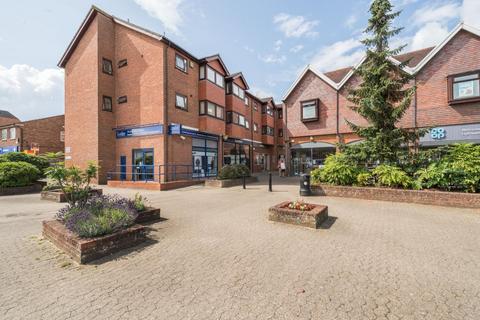 4 Denly Way, Lightwater, GU18 5UE
