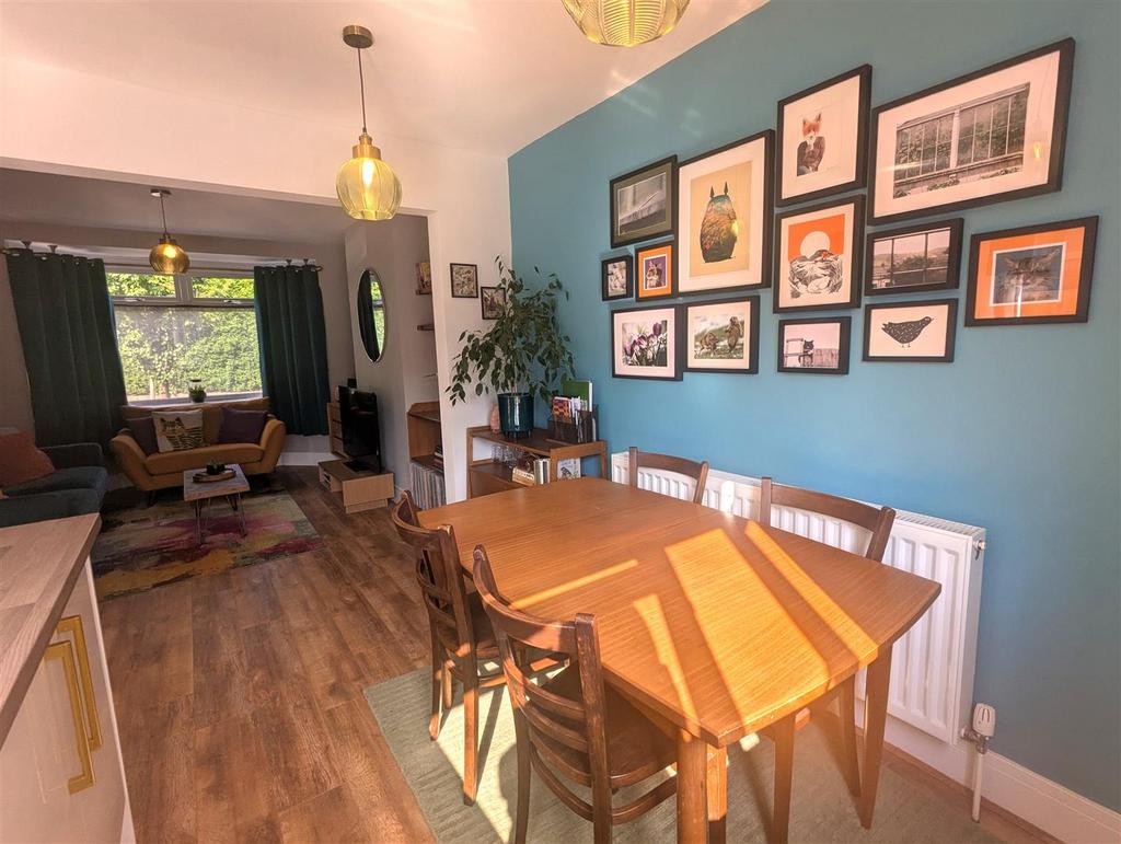 Kitchen & Dining Area