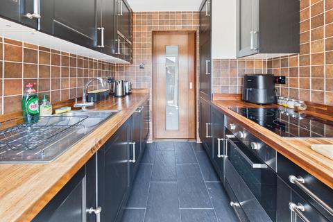6 Oaklands, Hartley Wintney, Hook, RG27 8TX
