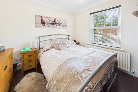 6 Oaklands, Hartley Wintney, Hook, RG27 8TX