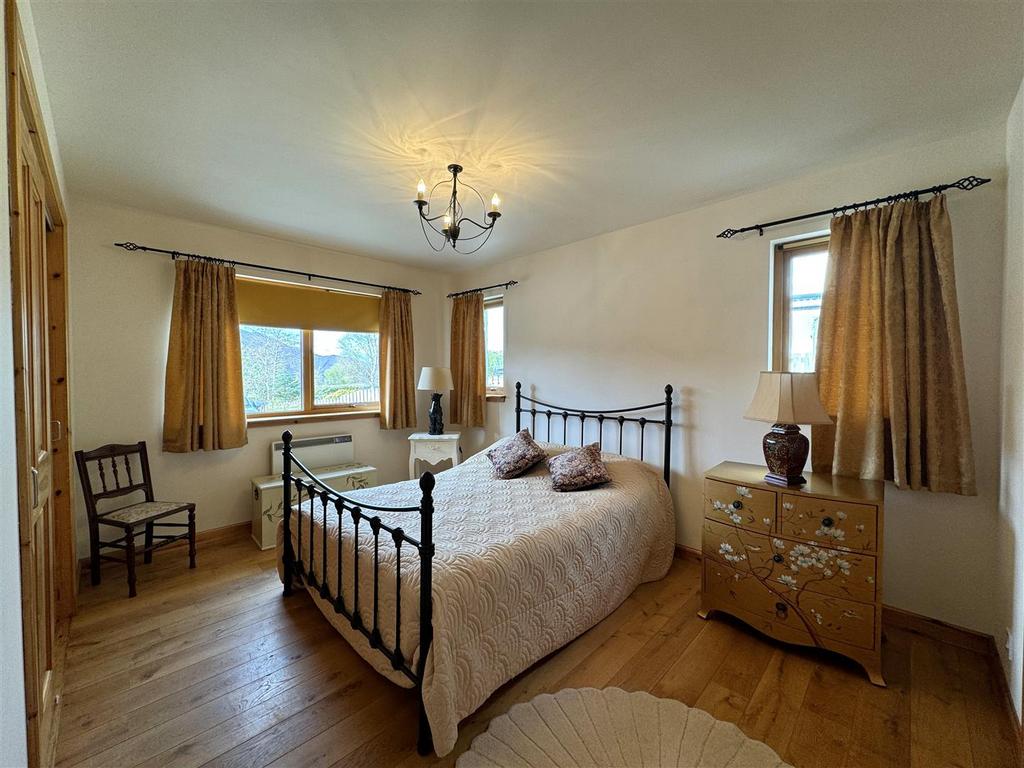 Bedroom 1.jpg