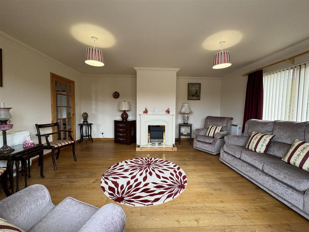 Lounge 3.jpg