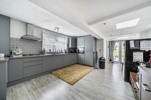 2 bedroom detached bungalow for sale, Louth Road, Holton-le-Clay, Grimsby, Lincolnshire, DN36