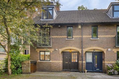 3 bedroom house to rent, Ridgeway Gardens, London N6