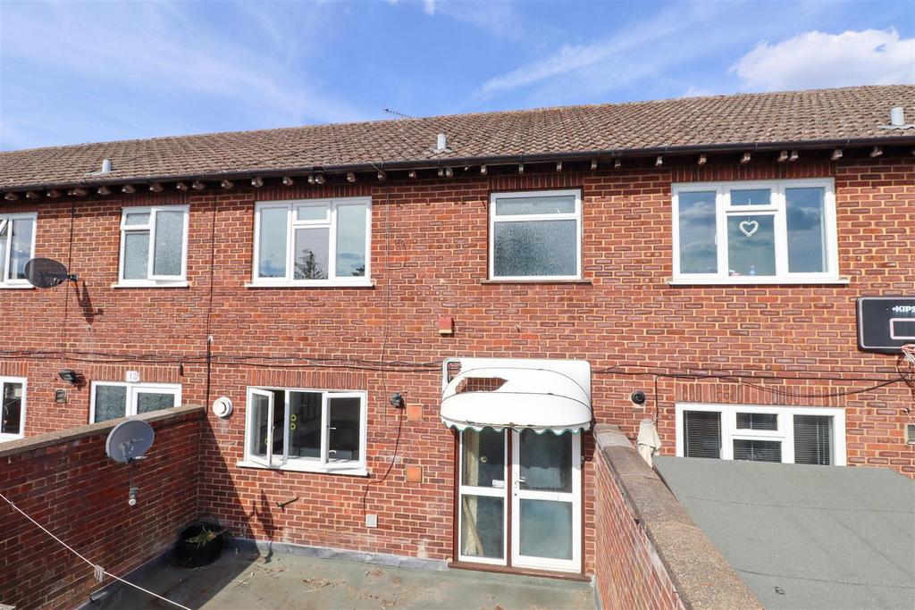 Linkway Parade Fleet GU52 3 Bed Maisonette 225 000 linkway-parade-fleet-gu52-3-bed-maisonette-225-000
