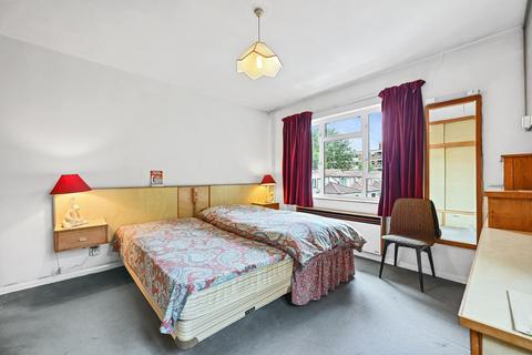 5 Greystoke Gardens, London, W5 1EP