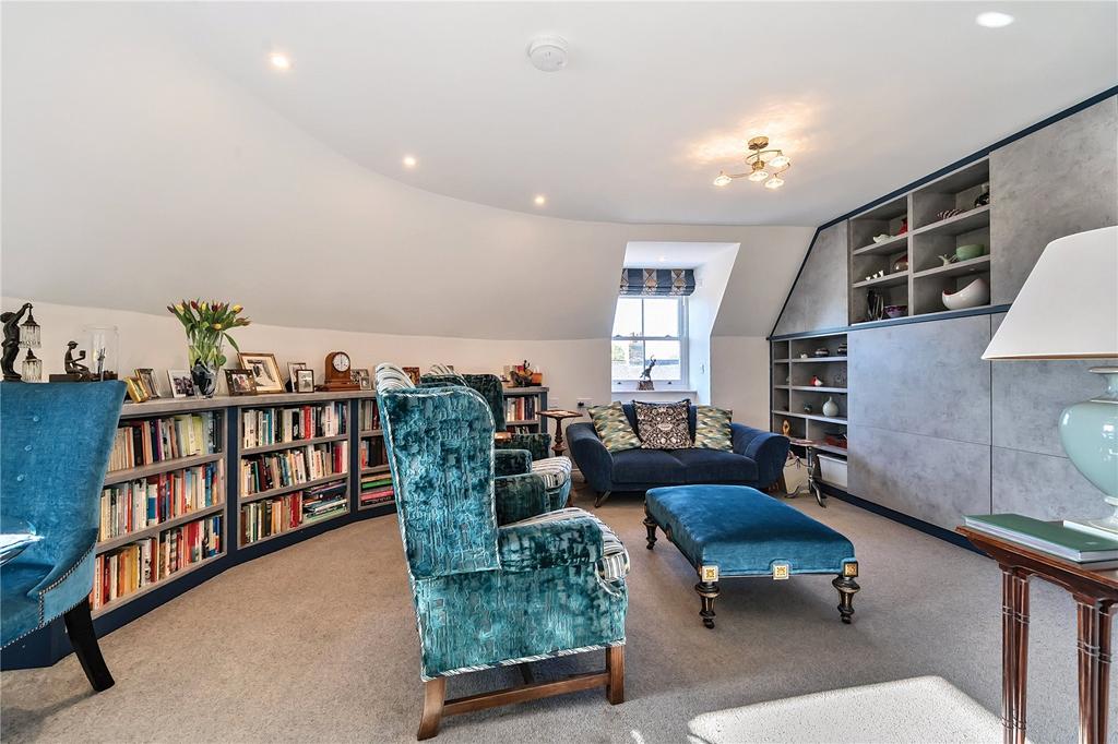 Sitting/Dining Room