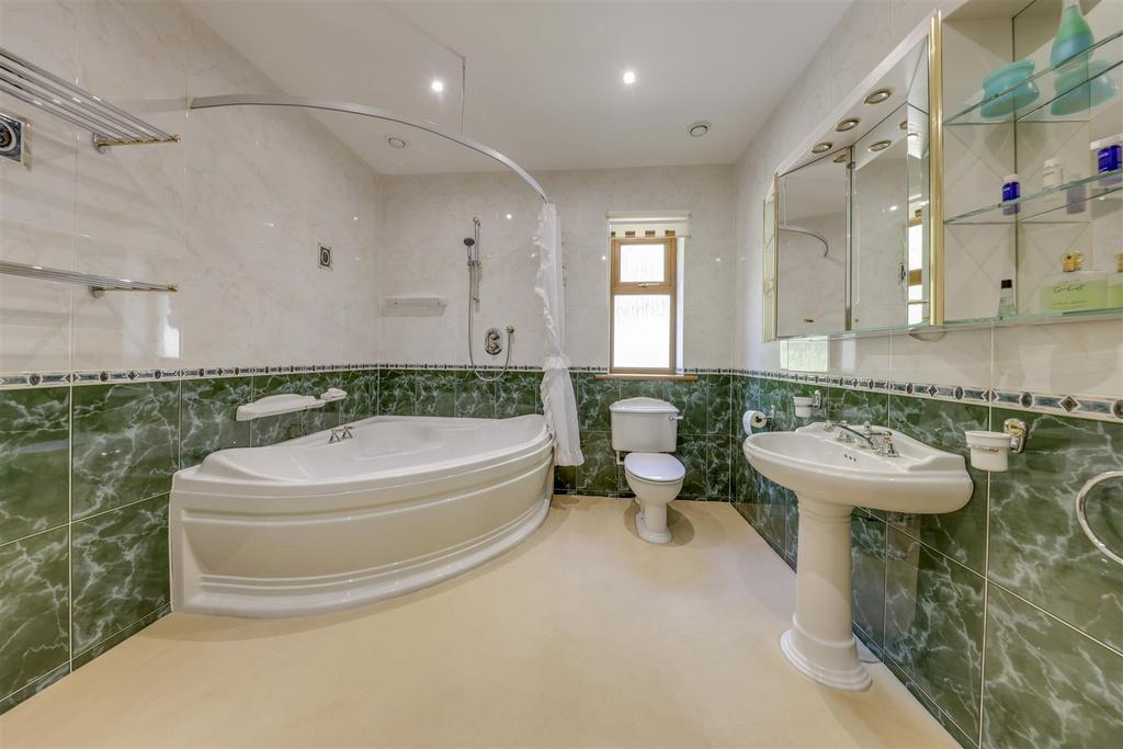 Jack &amp; Jill Bathroom