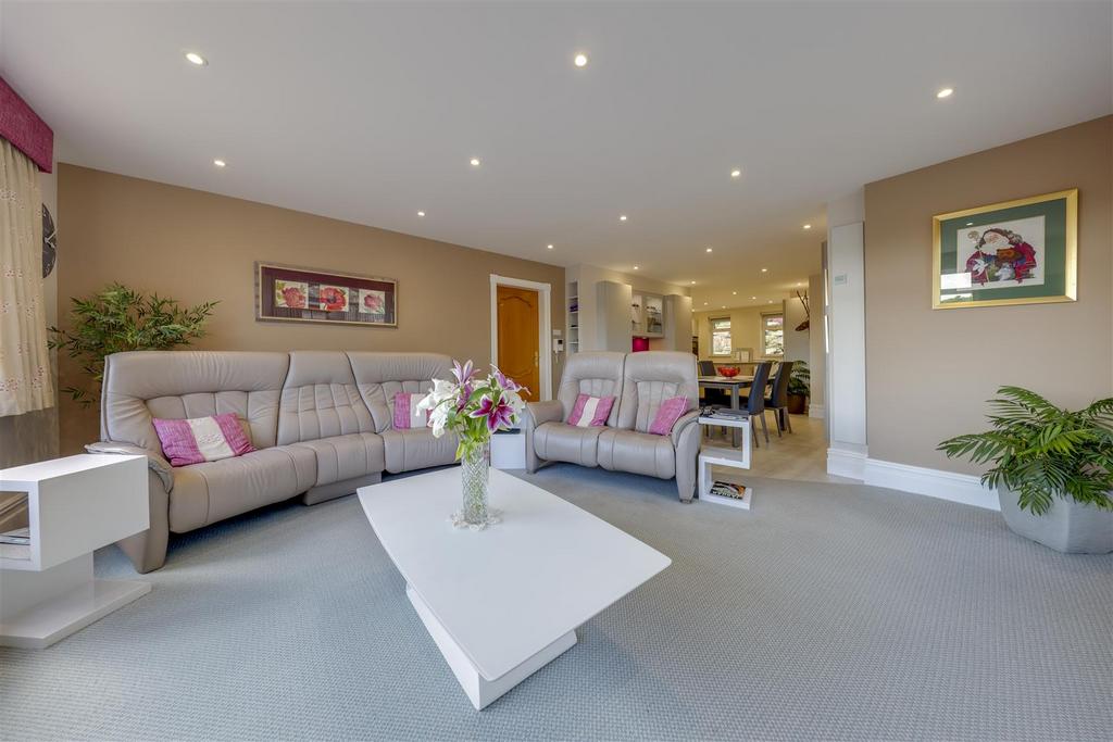 Lounge Area Alt