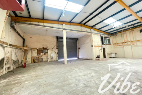 Warehouse to rent, Felixstowe Road, London SE2