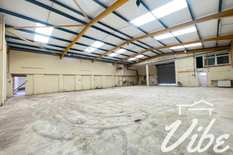 Warehouse to rent, Felixstowe Road, London SE2