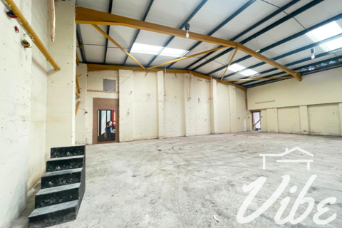 Warehouse to rent, Felixstowe Road, London SE2