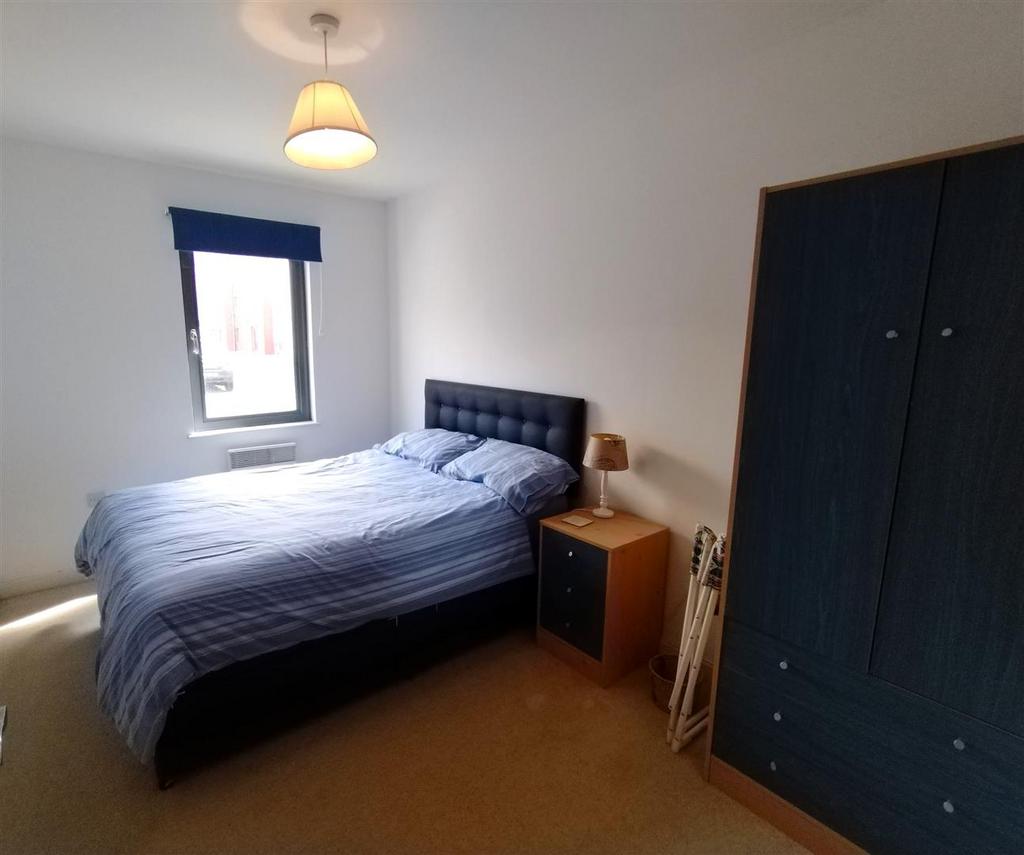Bed 2.jpg