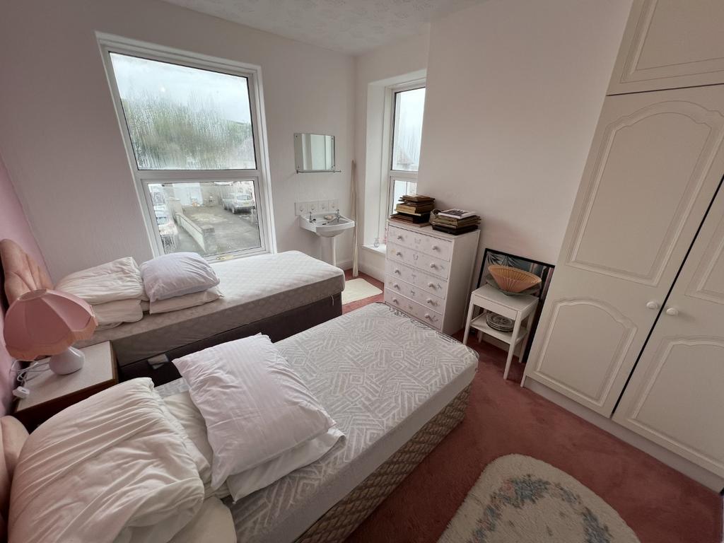 Front Double Bedroom 4