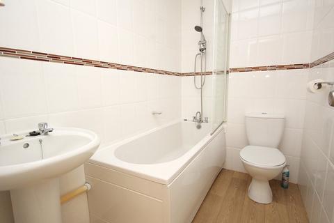 1 bedroom ground floor flat for sale, Martine Court, 417-419 Wimborne Road, POOLE, BH15