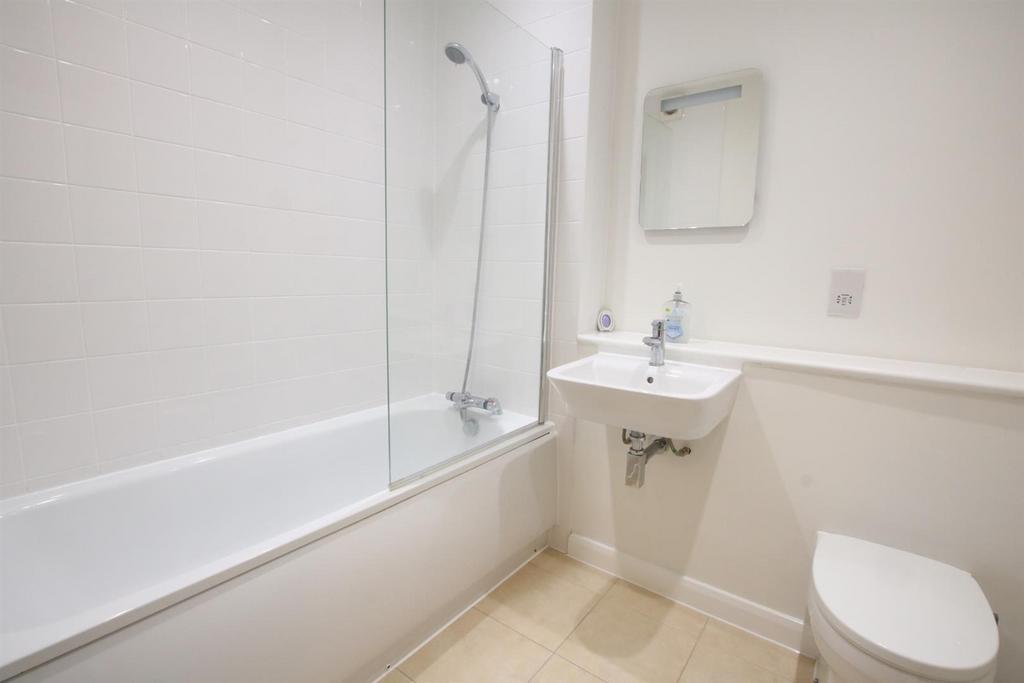 Family bathroom.JPG