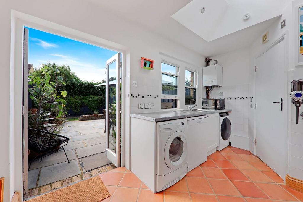 06-2374 JHProp World - 14 Elvino Road - 16-medium.jp