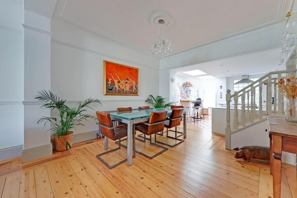 03-aa0f JHProp World - 14 Elvino Road - 7-medium.jpg