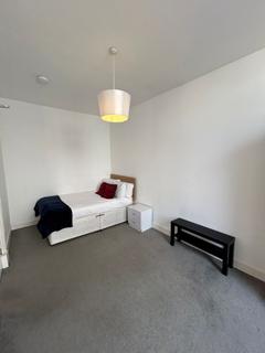 4 bedroom flat to rent, Union Street, City Centre DD1