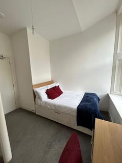 4 bedroom flat to rent, Union Street, City Centre DD1