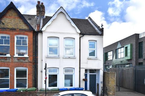 2 bedroom ground floor maisonette for sale, Inverton Road Nunhead