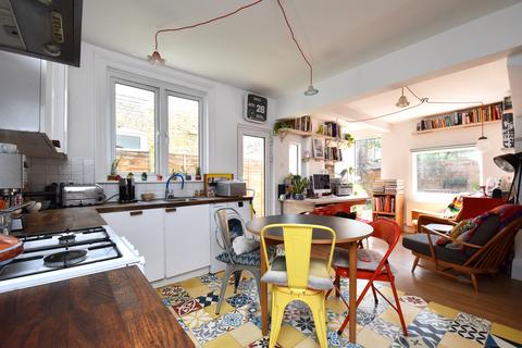 2 bedroom ground floor maisonette for sale, Inverton Road Nunhead