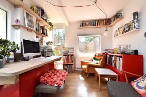 2 bedroom ground floor maisonette for sale, Inverton Road Nunhead
