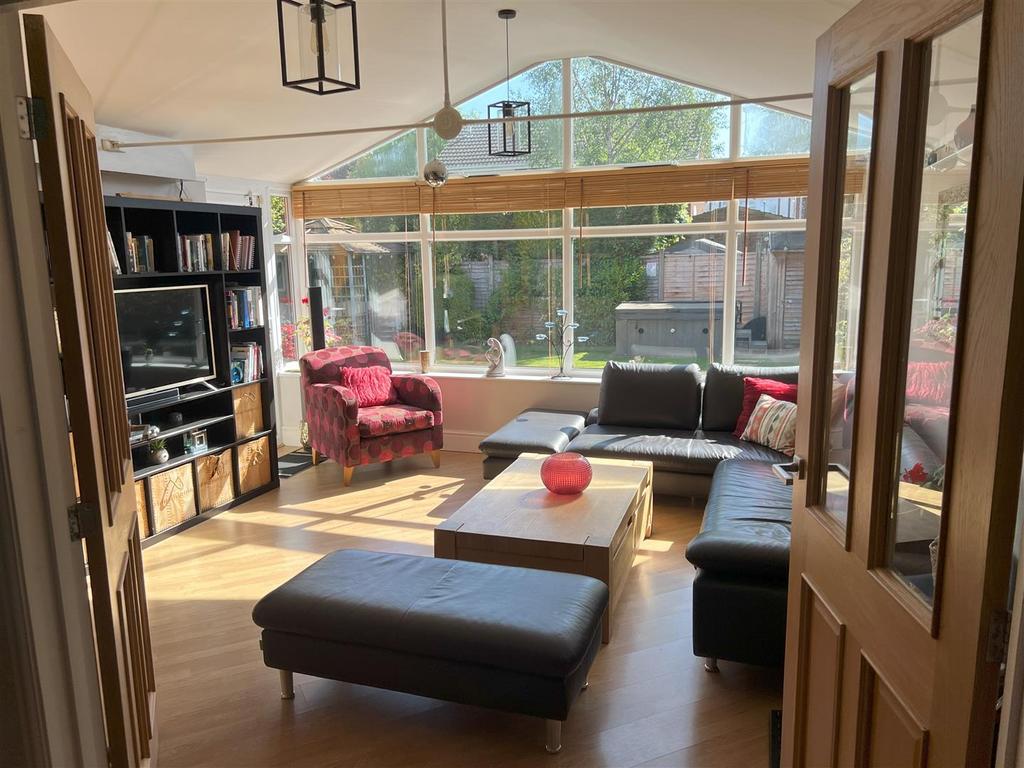 Rear reception room.jpeg