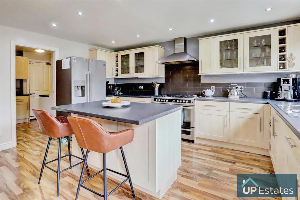 Kitchen2.jpg