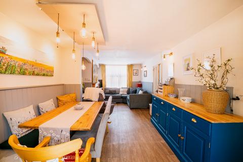 4 bedroom terraced house for sale, Church Street, Carbrooke